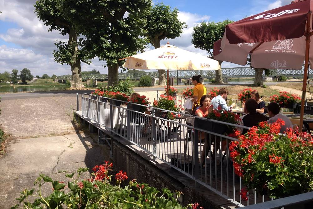 Restaurant terrasse bord de Loire près de Gien 