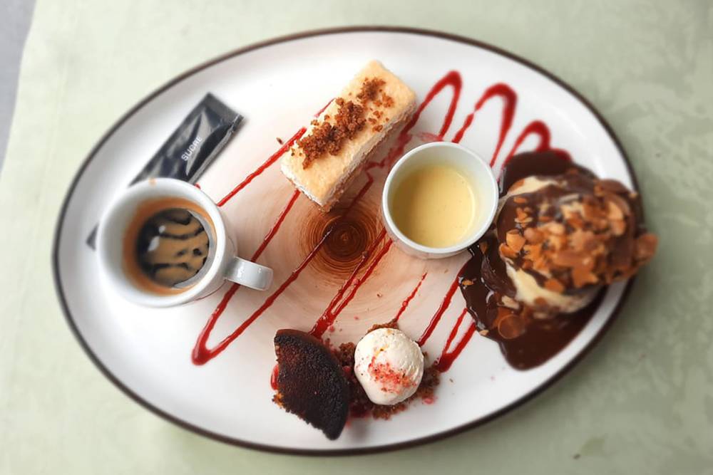 cafe gourmand